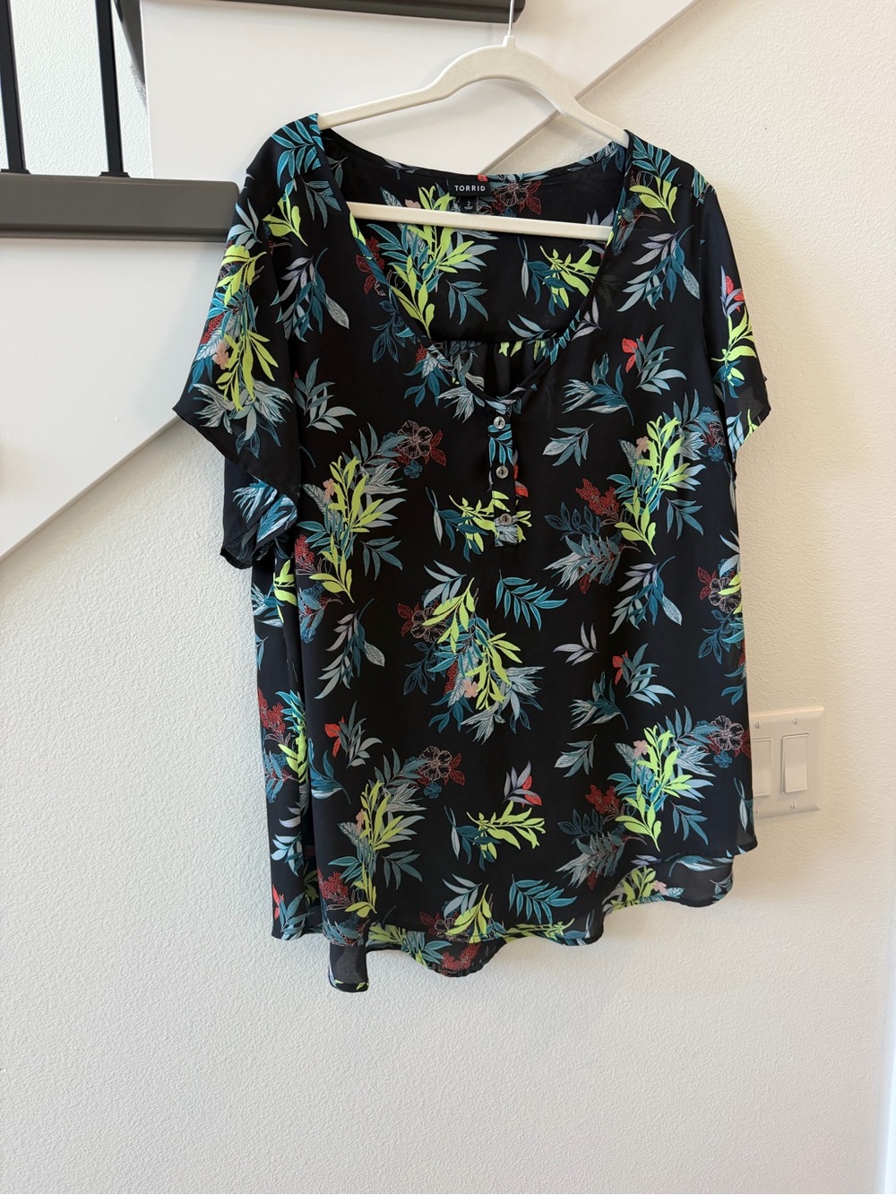 torrid Black Floral Button-Front Short Sleeve Top